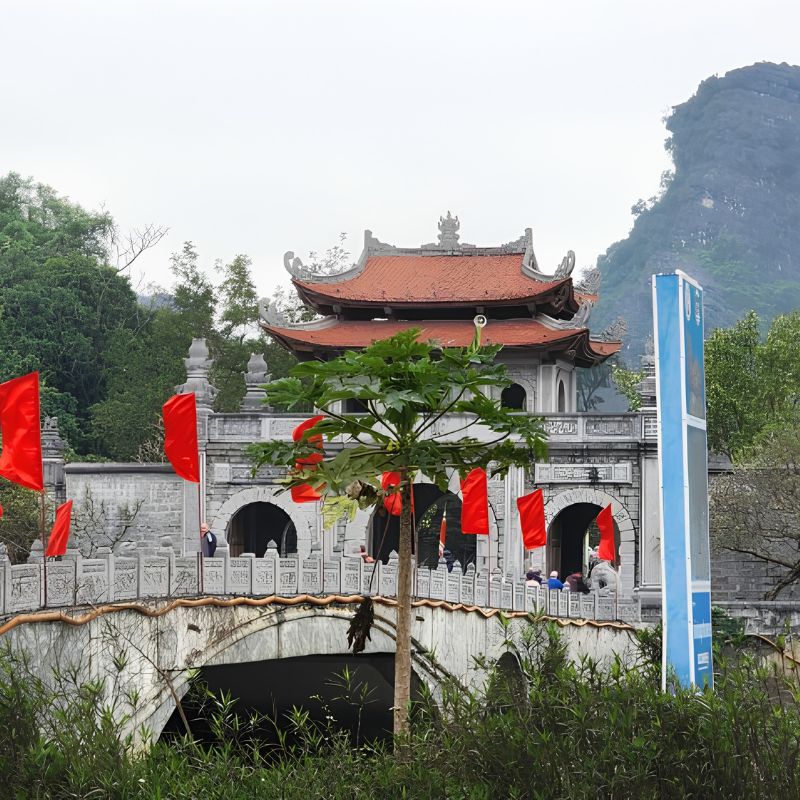 1 Day In Ninh Binh Temple, Peaks & Peaceful Rivers (2) 1 Day In Ninh Binh Temple, Peaks & Peaceful Rivers