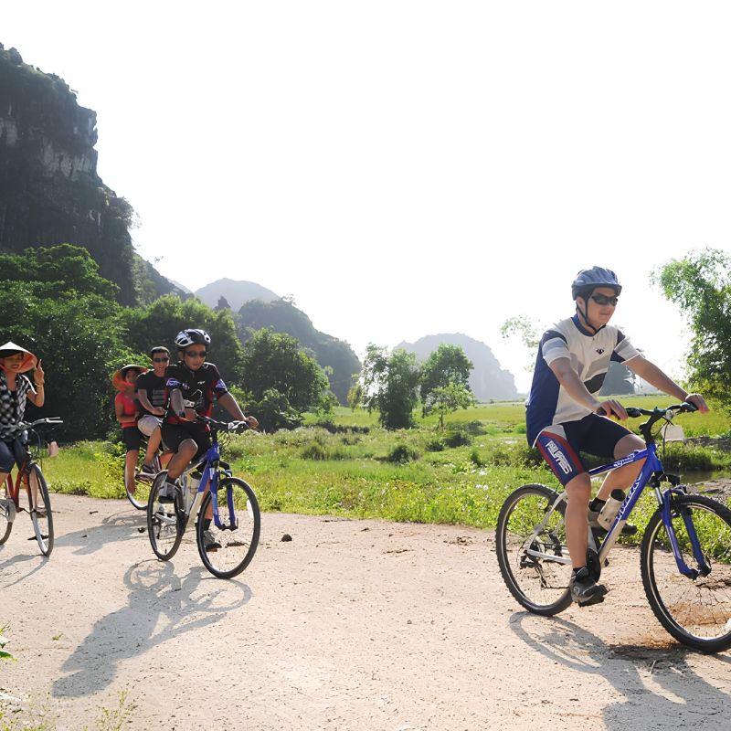 1 Day In Ninh Binh Temple, Peaks & Peaceful Rivers (5) 1 Day In Ninh Binh Temple, Peaks & Peaceful Rivers