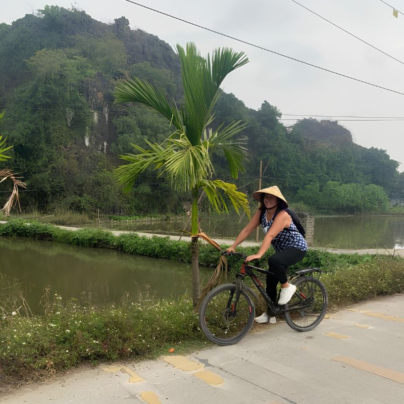 1 Day In Ninh Binh Temple, Peaks & Peaceful Rivers (6) 1 Day In Ninh Binh Temple, Peaks & Peaceful Rivers