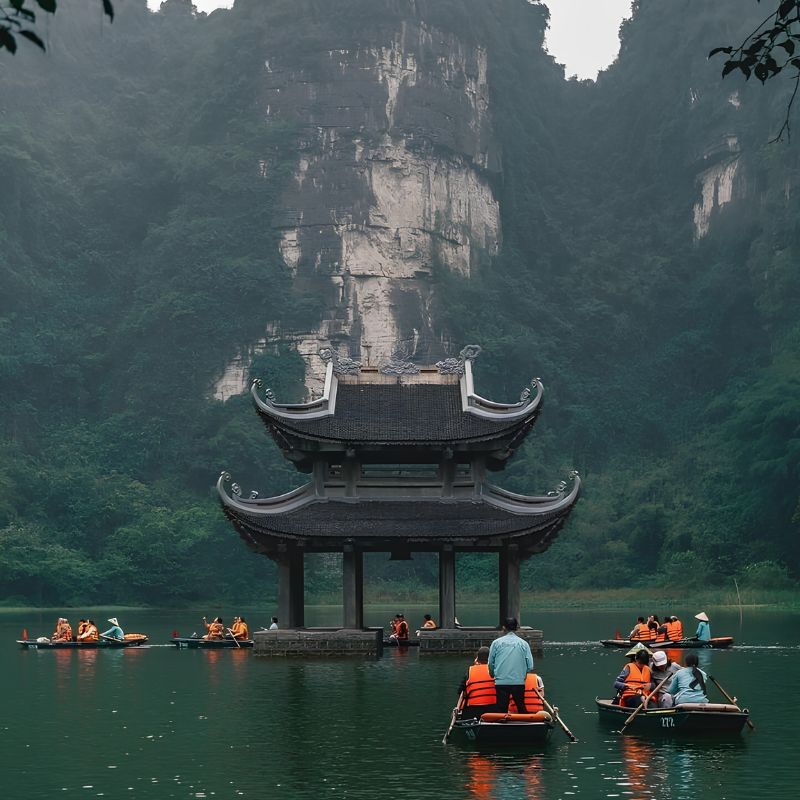 1 Day Tour Hanoi Bai Dinh Trang An Mua Cave (4) 1 Day Tour Hanoi – Bai Dinh – Trang An – Mua Cave