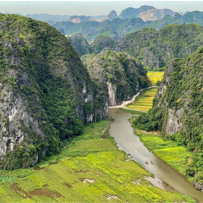 Discover the Hidden Beauty of Ninh Binh with a Unique Jeep Adventure (8) Discover the Hidden Beauty of Ninh Binh with a Unique Jeep Adventure